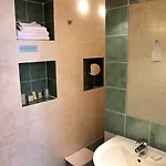 Logis La Garissade Otel 2*