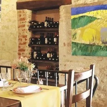 Logis La Garissade Hotel 2*