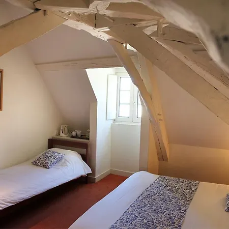 Logis La Garissade Hotel 2*