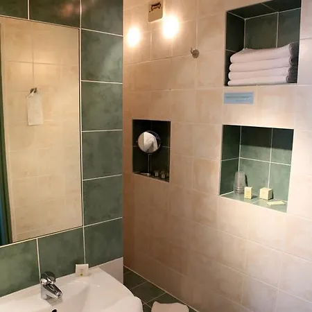 Logis La Garissade Hotell 2*